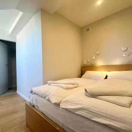 Suzanne Q4apartments *