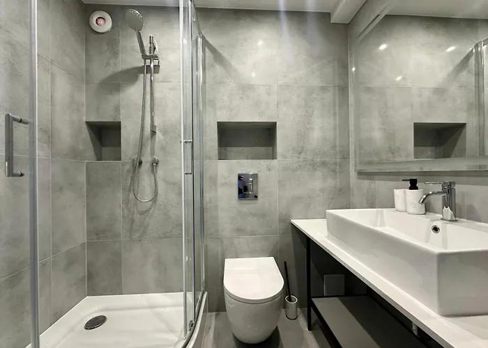 Suzanne Q4apartments *